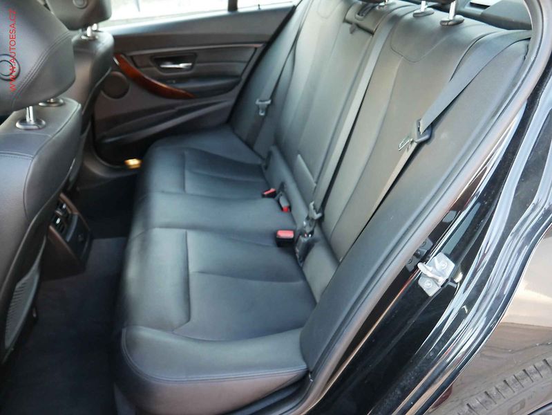 BMW Řada 3 (2013) 2.0i 328i, AC, tempo, park - fotka 9 z 15