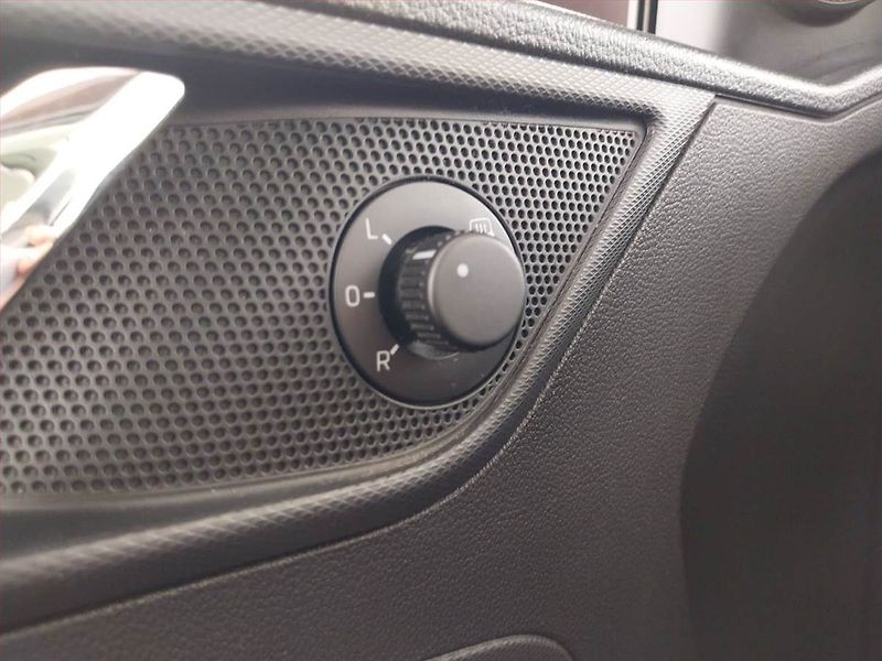 Škoda Rapid (2015) Spaceback 1.2 TSI, Serv.kniha - fotka 16 z 18