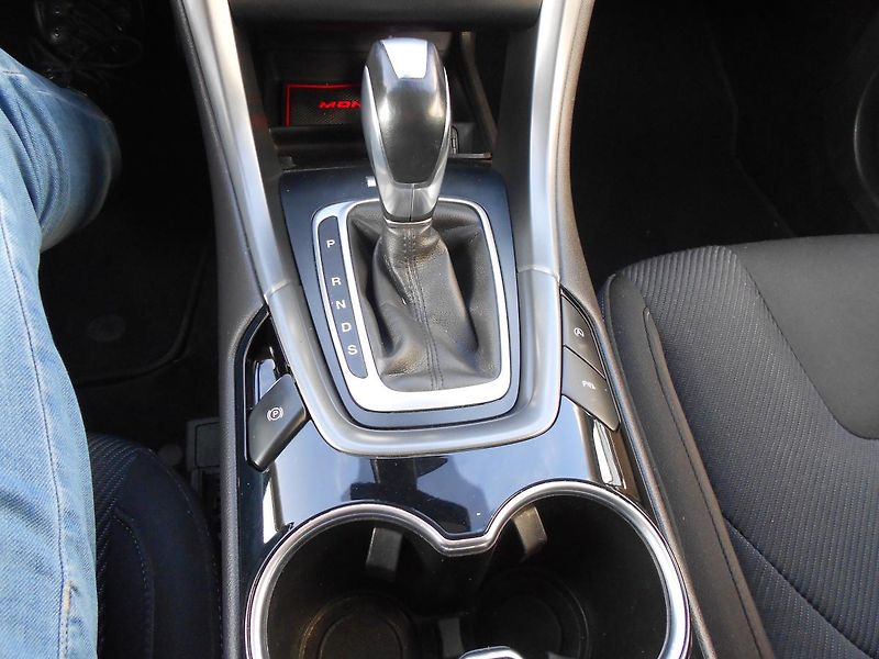 Ford Mondeo (2015) 2,0 132kW automat navi 4x4 - fotka 13 z 18