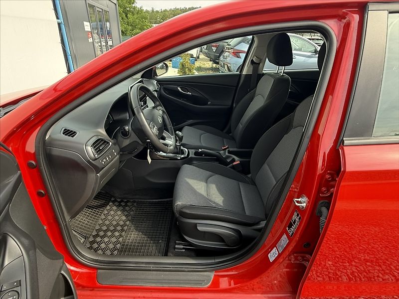 Hyundai i30 1,5 CVVT 71kW Comfort - fotka 7 z 24