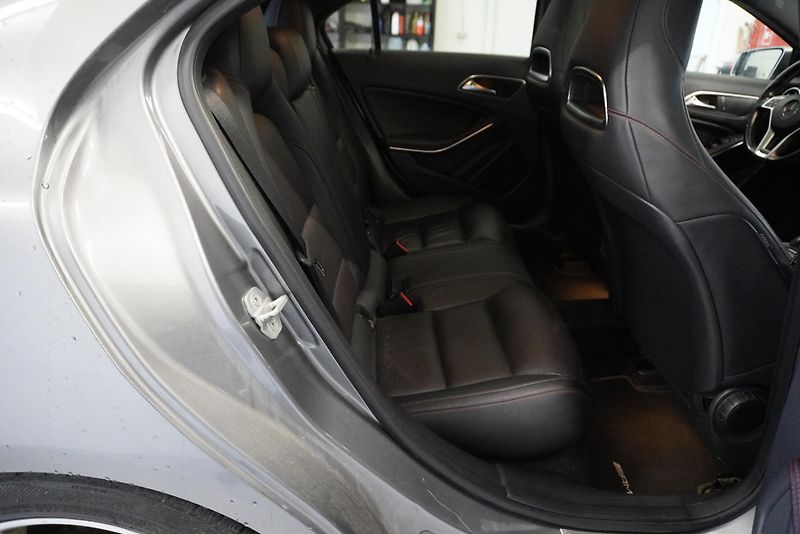 Mercedes-Benz Třídy A A220 2,2 CDI AMG-LINE AUT. - fotka 24 z 27