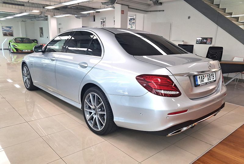 Mercedes-Benz Třídy E E 220d 4MATIC Sport Style, ČR - fotka 4 z 32