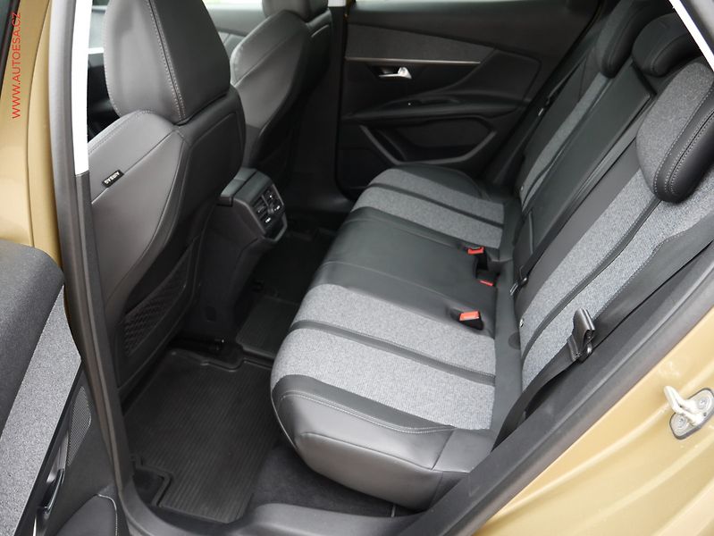 Peugeot 3008 (2017) 1.6 HDi, Allure, navi, +kola - fotka 10 z 23