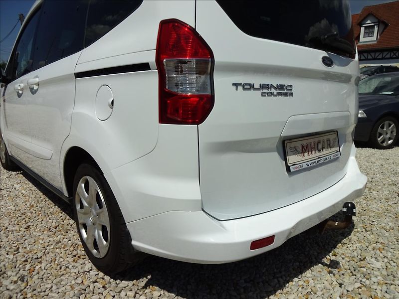 Ford Tourneo Courier 1.5 TDCI - fotka 13 z 44
