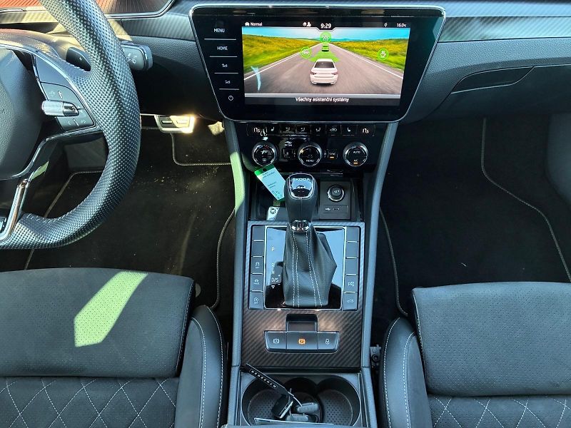 Škoda Superb (2024) SPORTLINE 2.0TSI 206kW DSG 4x4 - fotka 10 z 11