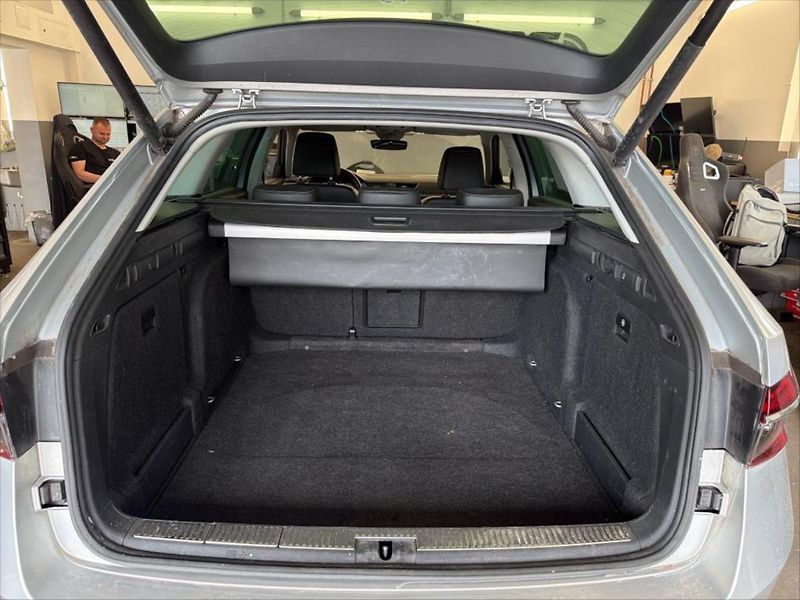 Škoda Superb 2,0 TDI TAŽNÉ PANORAMA KŮŽE - fotka 8 z 9