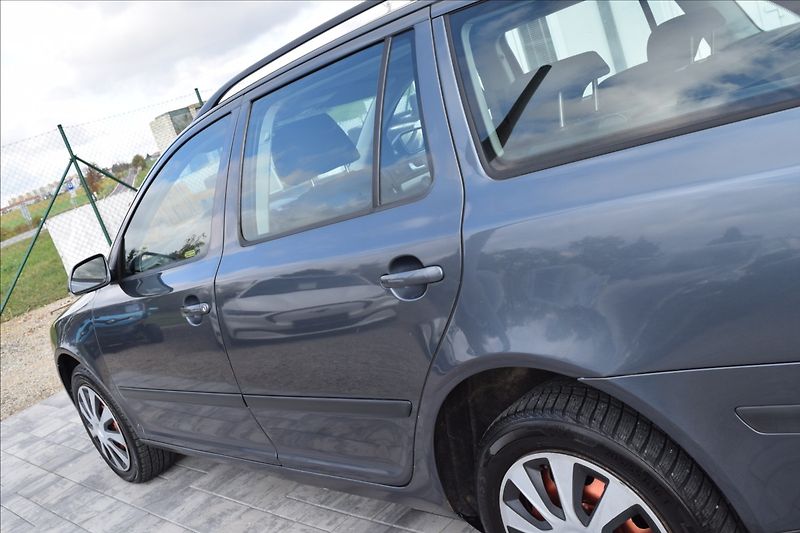 Škoda Octavia 2,0 TDi 103kw 4x4 2 SADY KOL - fotka 11 z 36