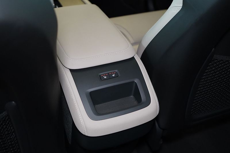 Volvo XC90 B5 AWD PLUS Dark, Vzduch, 360° - fotka 44 z 47