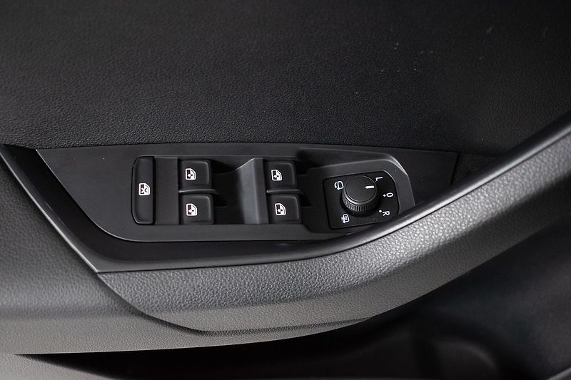 Škoda Karoq 1.5 TSI TAŽNÉ*KAMERA*DPH*ČR 1M - fotka 15 z 39
