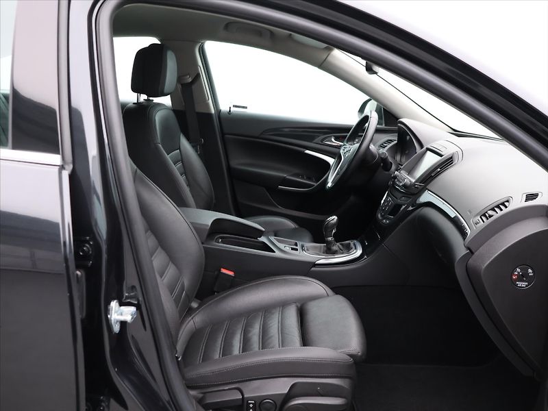 Opel Insignia 2,0 Turbo 184kW Cosmo SH - fotka 11 z 28