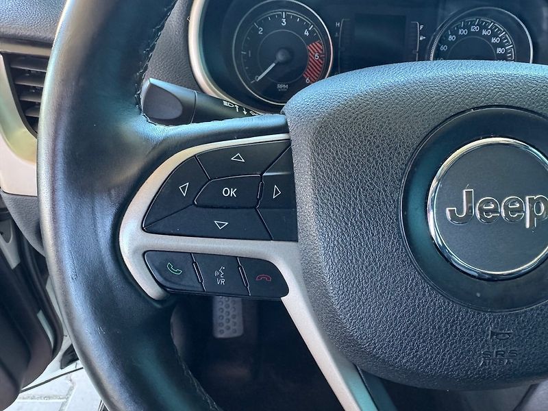 Jeep Cherokee (2015) 2.0 L TD Longitude - fotka 8 z 50
