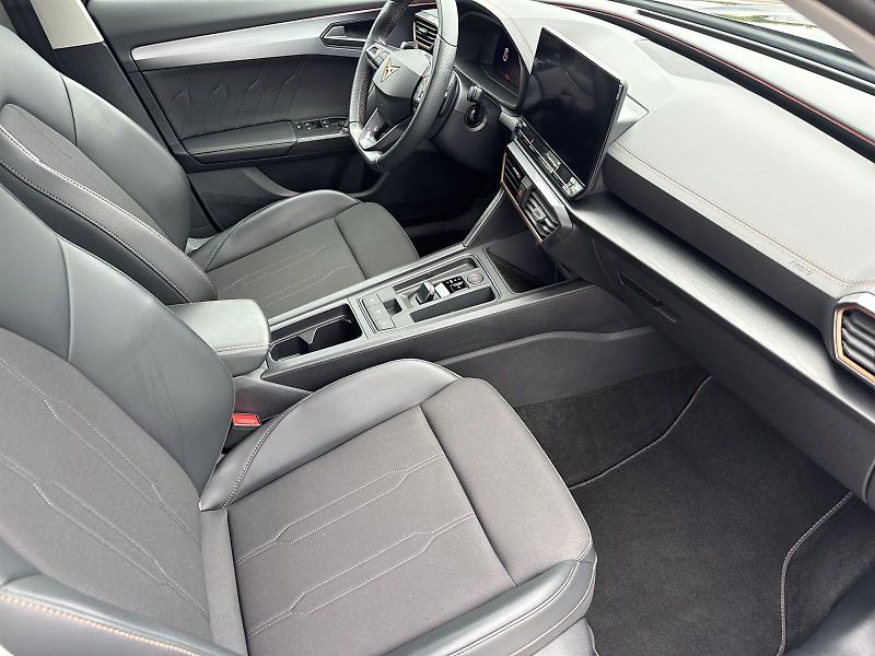 Cupra Formentor (2024) 1.5 TSI DSG - fotka 9 z 33