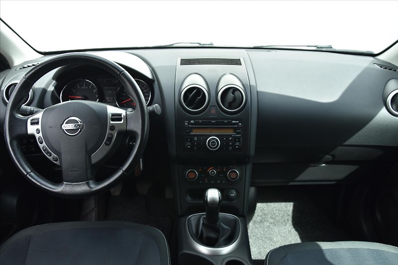Nissan Qashqai 1.6i 84kW 1.MAJ. SERVIS.KN. ČR - fotka 13 z 20