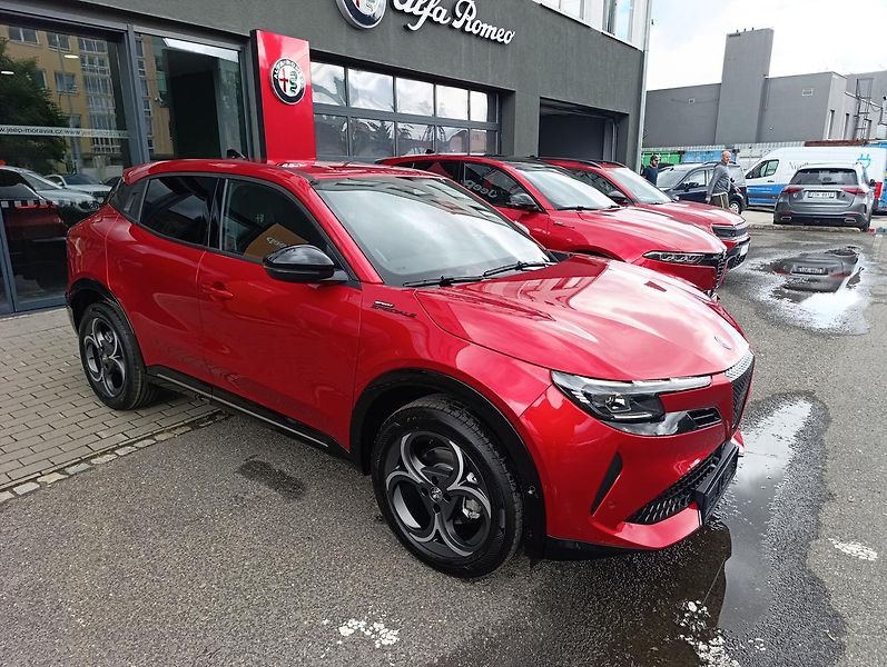 Alfa Romeo Junior (2026) Sport Speciale 1.2 Turbo Hybr. - fotka 9 z 34