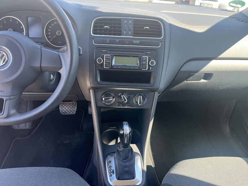 Volkswagen Polo (2010) 1.4 16v DSG 63kw  75000km 1.M. - fotka 17 z 26