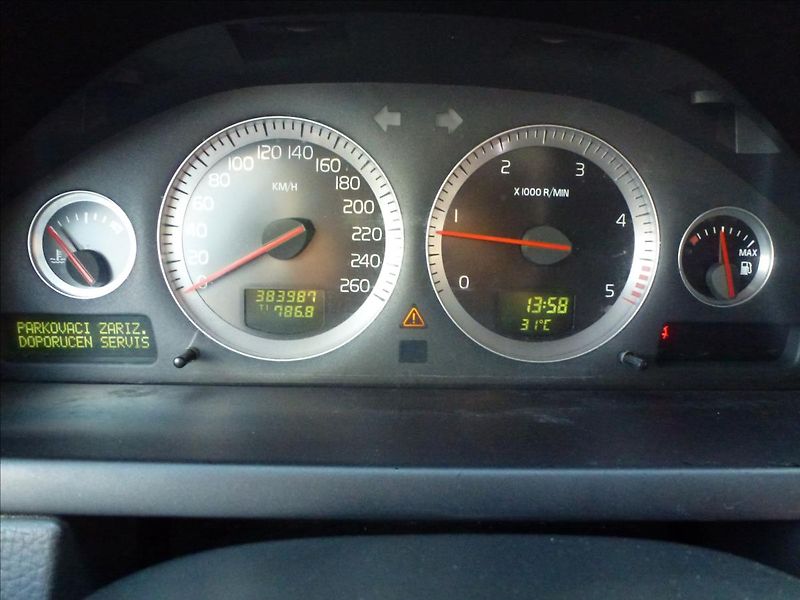 Volvo XC90 2,4 D5 4x4 Nové rozvody Odpoče - fotka 32 z 53
