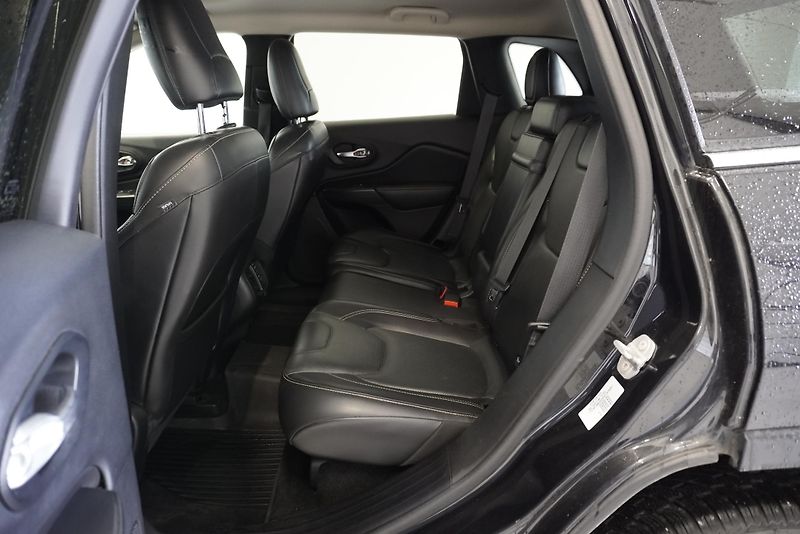 Jeep Cherokee 3,2I V6 LIMITED 4X4 AUT. - fotka 23 z 30