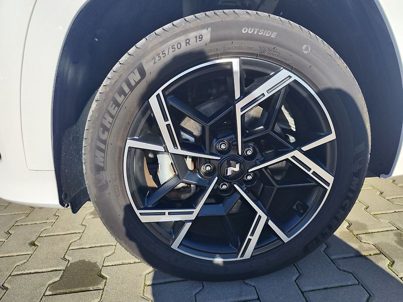 Hyundai Tucson 1.6 T-GDI/212kW N-Line PHEV AT - fotka 32 z 33