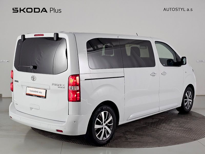 Toyota ProAce Verso (2024) 2.0D 106kW FAMILY COMFORT NAVI - fotka 2 z 33