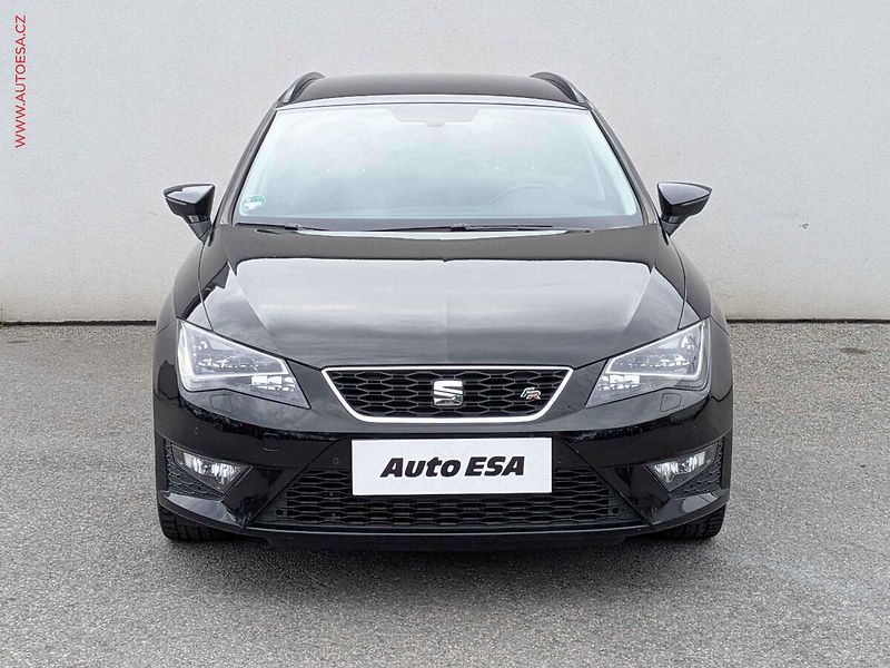 Seat Leon (2015) 2.0 TDi, FR, LED, navi - fotka 2 z 17