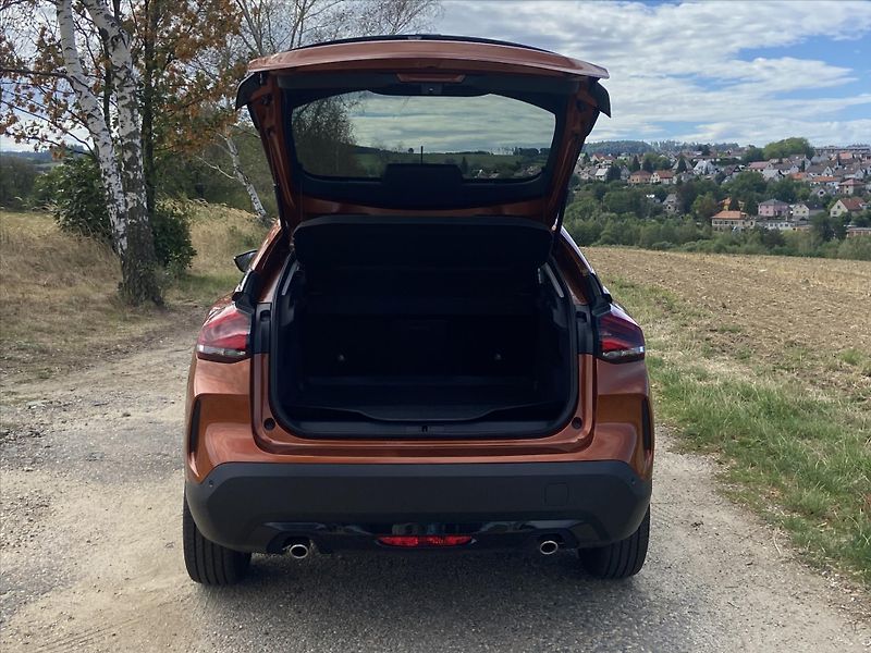 Citroën C4 1,2 PT 96kW Shine Aut Kůže HUD - fotka 9 z 34