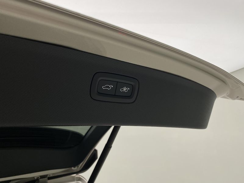 Volvo XC90 (2026) B5 AWD AUT BRIGHT PLUS 7míst - fotka 21 z 71
