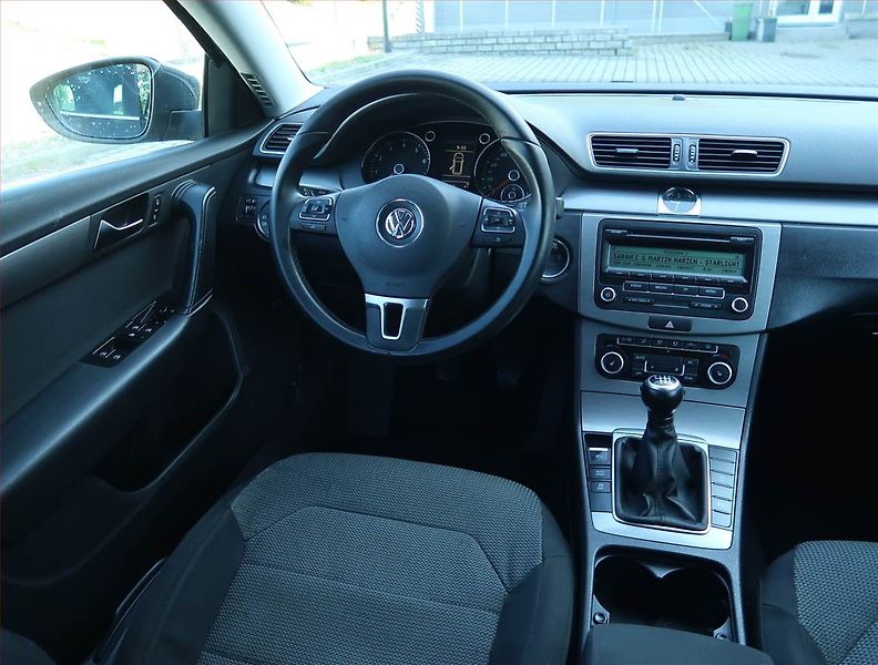 Volkswagen Passat (2011) 1.4 TSI, Serv.kniha - fotka 7 z 16