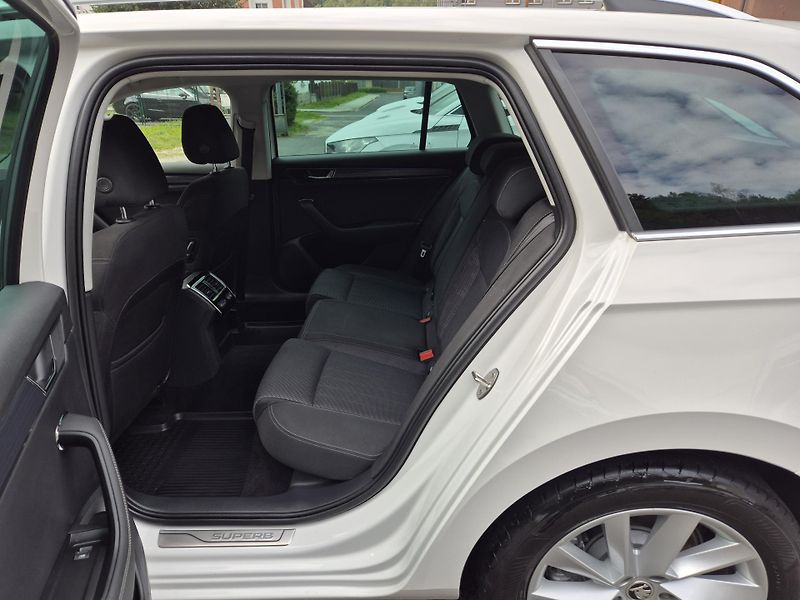 Škoda Superb Combi 2,0TDi 110kw DSG 17ALU - fotka 12 z 53