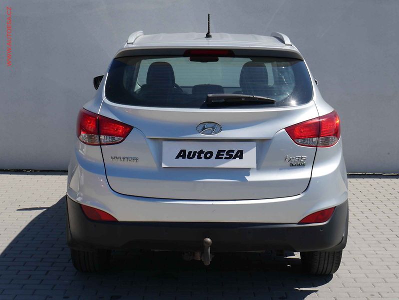 Hyundai ix35 (2012) 1.7CRDi, ČR, AC, TZ, park - fotka 5 z 19