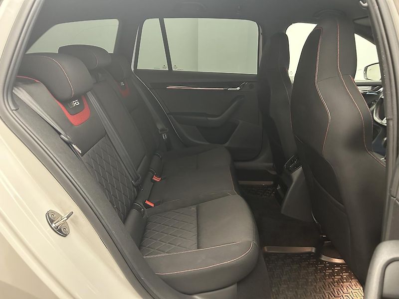 Škoda Octavia 2.0 TDI RS - fotka 19 z 25