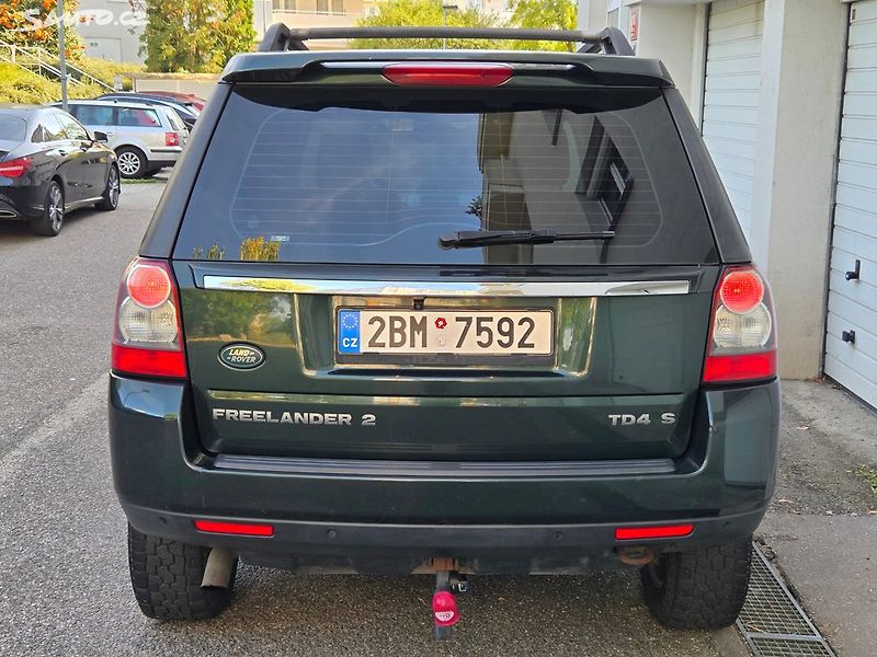 Land Rover Freelander (2012) 2.2 TD4 4x4 Manuál Tažné 2t. - fotka 6 z 29