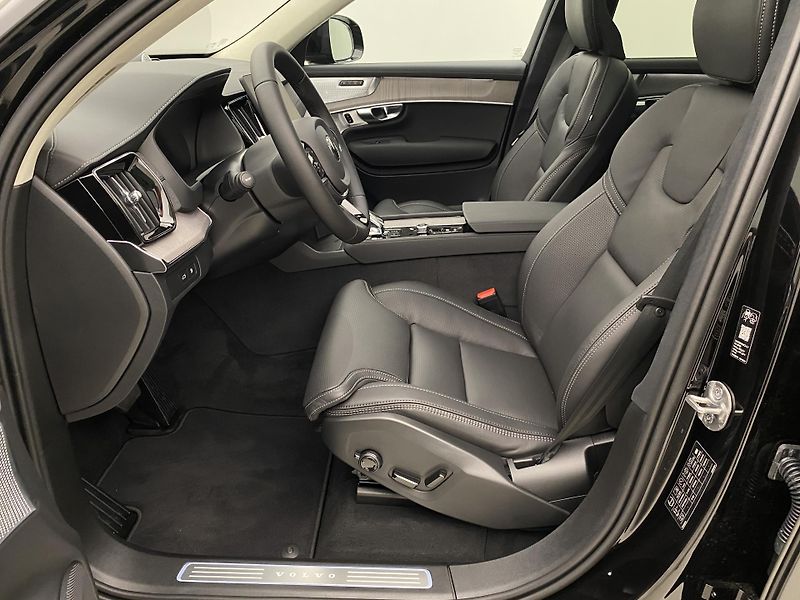 Volvo XC90 (2026) T8 AWD RECHARGE DARK ULTRA - fotka 3 z 76