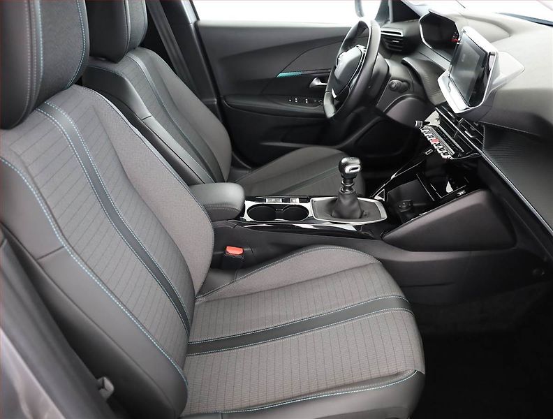 Peugeot 2008 (2021) 1.2 PureTech, Serv.kniha, Kůže - fotka 7 z 19
