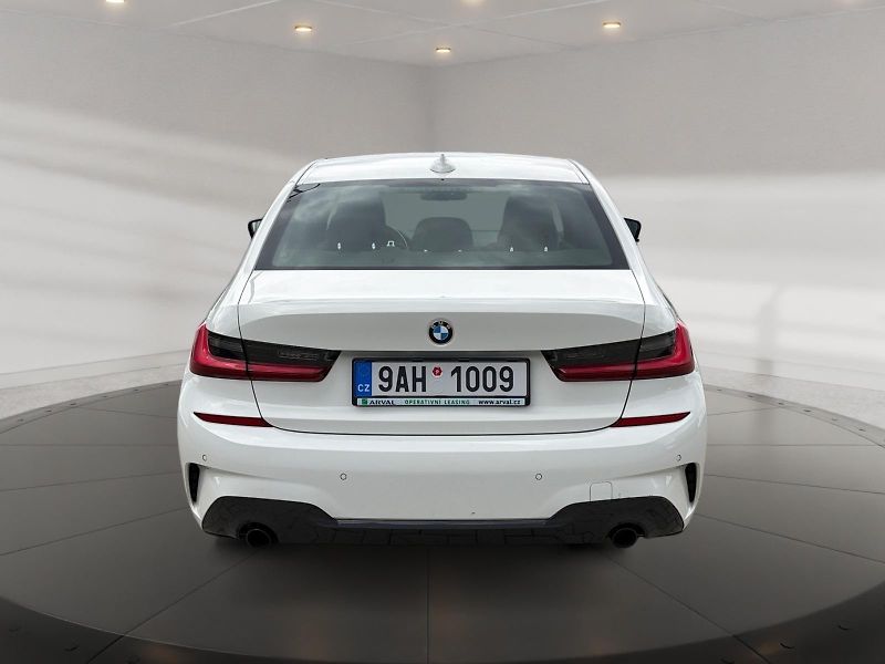 BMW Řada 3 (2022) 318d 110kW CZ DPH - fotka 5 z 11