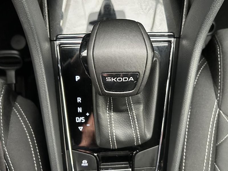 Škoda Karoq 1.5 TSI SportLine - fotka 16 z 32