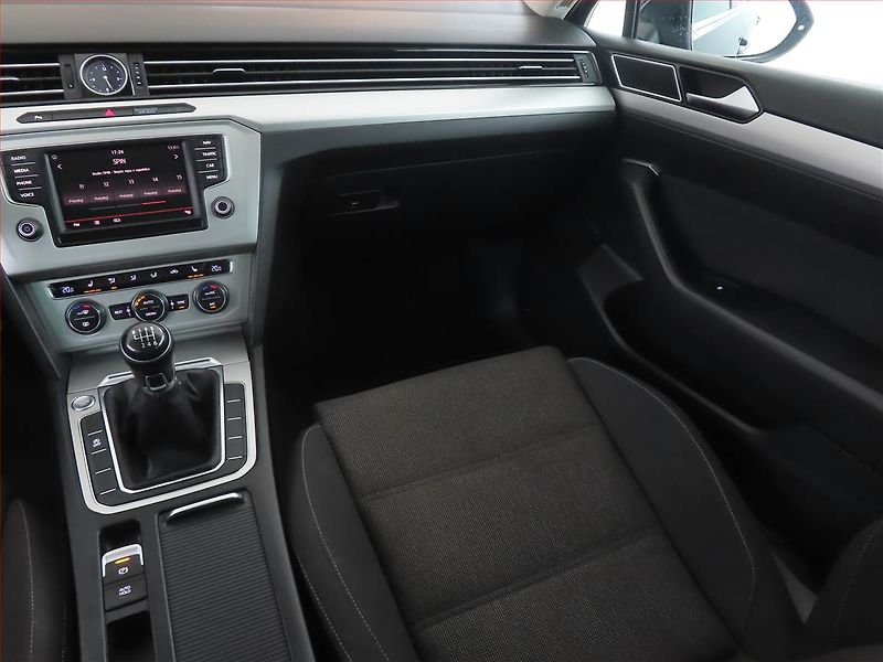 Volkswagen Passat (2015) Comfortline 2.0 TDI, Tempomat - fotka 8 z 16