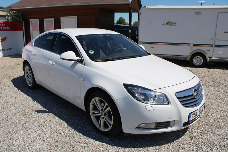Opel Insignia (2011) REZERVACE - fotka 1 z 16