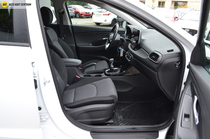 Hyundai i30 WG 1,5I MT SMART FAMILY NAVI - fotka 10 z 39