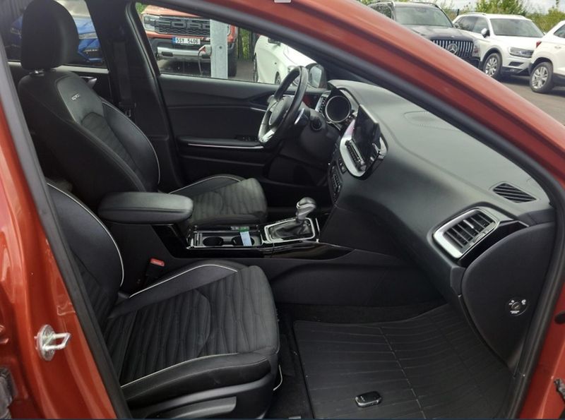 Kia Ceed 1.5T-GDi 118kW GT LINE AUTOMAT - fotka 8 z 10