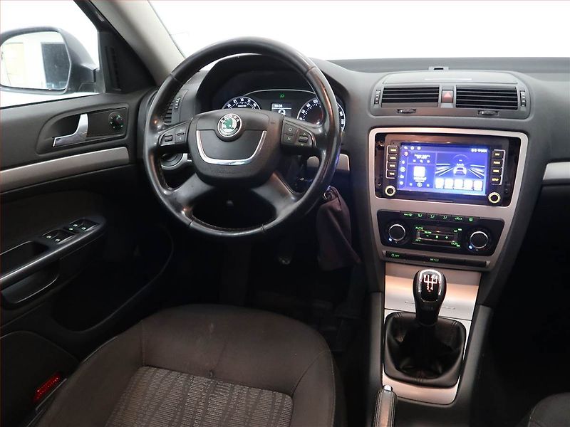Škoda Octavia (2011) 1.6 TDI, nová STK, Tažné - fotka 7 z 13