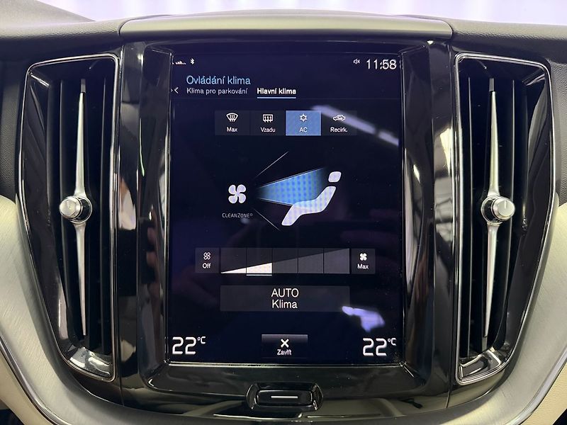 Volvo XC60 T6 AWD RECHARGE, ACC, PANORAMA - fotka 16 z 31