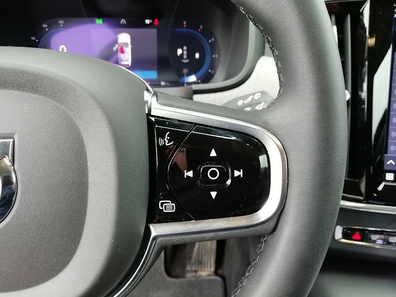 Volvo V90 2,0 Cross Country Bright Plus - fotka 9 z 19