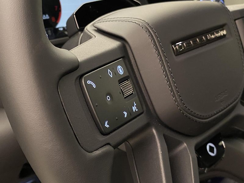 Land Rover Defender (2026) P635 OCTA BLACK AWD - fotka 18 z 74
