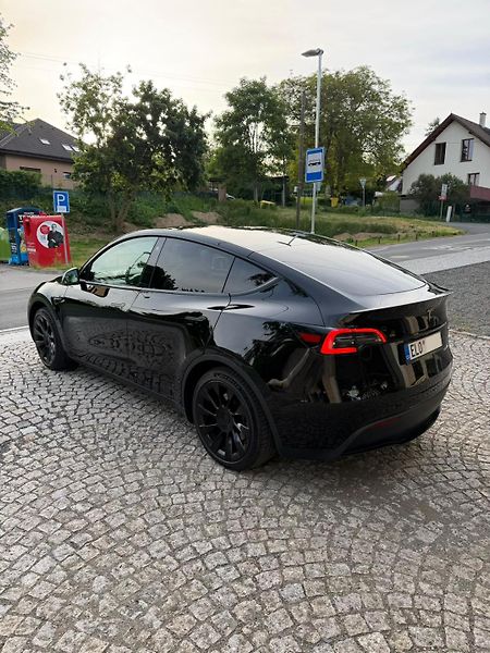 Tesla Model Y (2023) - fotka 4 z 23