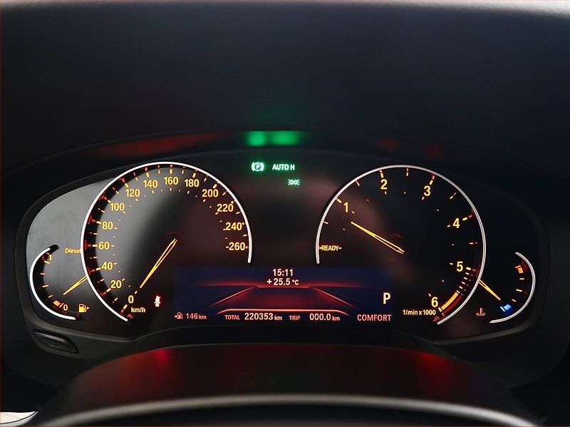 BMW Řada 5 (2019) 520d xDrive, 4X4, Automat - fotka 11 z 19