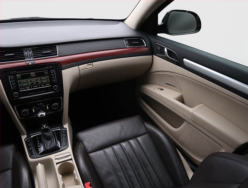 Škoda Superb (2013) Elegance 2.0 TDI, Automat - fotka 8 z 23