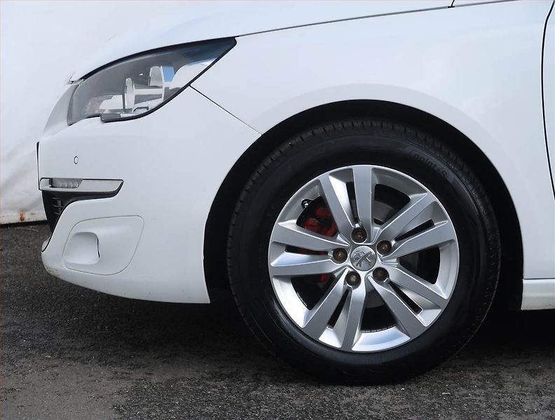 Peugeot 308 (2017) 1.2 PureTech, Serv.kniha, Navi - fotka 15 z 20