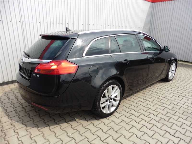 Opel Insignia 2,0   Cosmo Sports Tourer - fotka 4 z 16