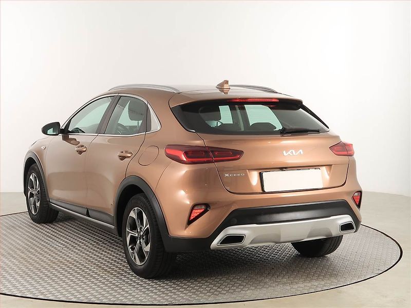 Kia XCeed (2022) Silver 1.5 T-GDI - fotka 4 z 17