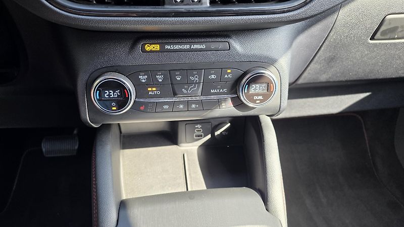 Ford Kuga (2022) 2.5i PHEV 165 kW ST-line AT TZ - fotka 33 z 40